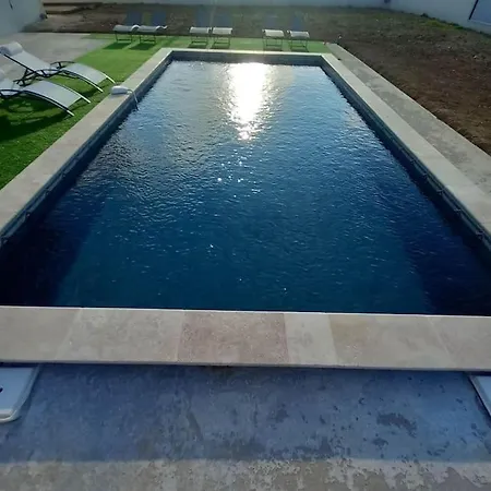 Villa Pour 8 Personnes *